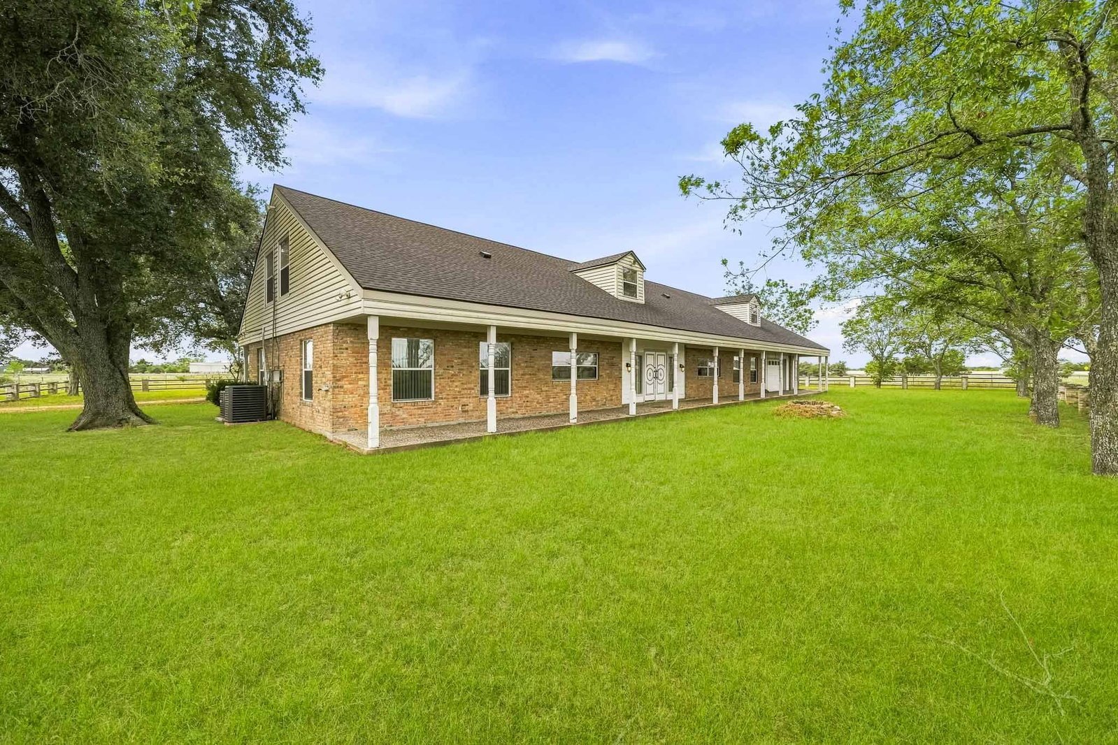 5 Bedroom Rental – 9719 Southwest I-10 Frontage Road, Sealy, TX, 77474